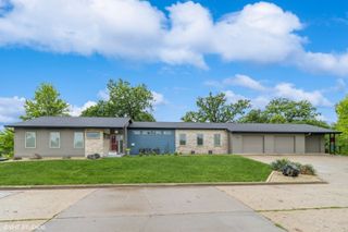 2100 Olive Avenue, Des Moines, IA 50312
