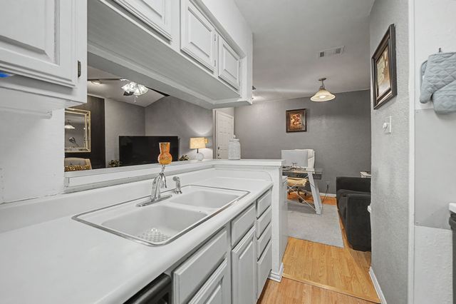 1201 Harwell Drive 222, Arlington, TX 76011