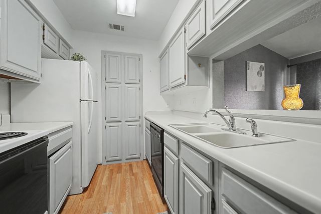 1201 Harwell Drive 222, Arlington, TX 76011