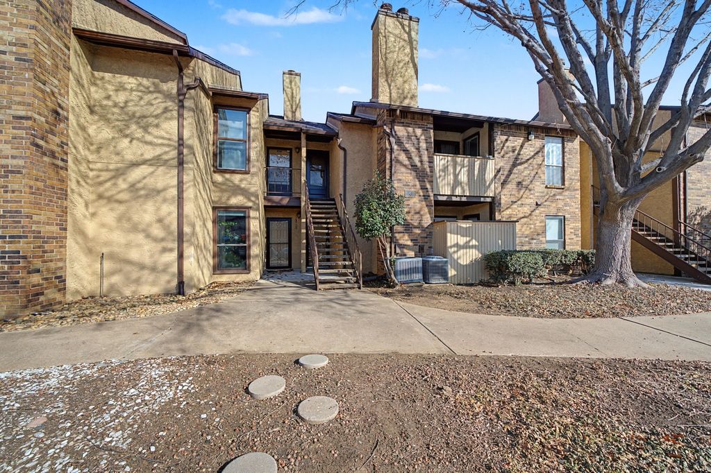 1201 Harwell Drive 222, Arlington, TX 76011