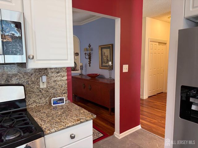 8 Wakefield Court, Monroe, NJ 08831