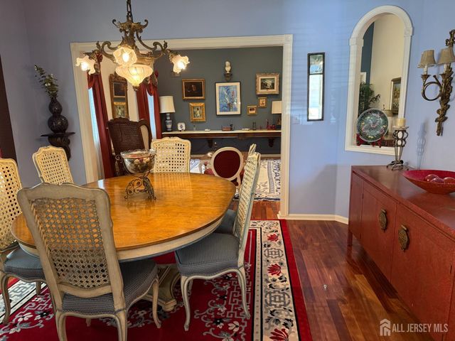 8 Wakefield Court, Monroe, NJ 08831