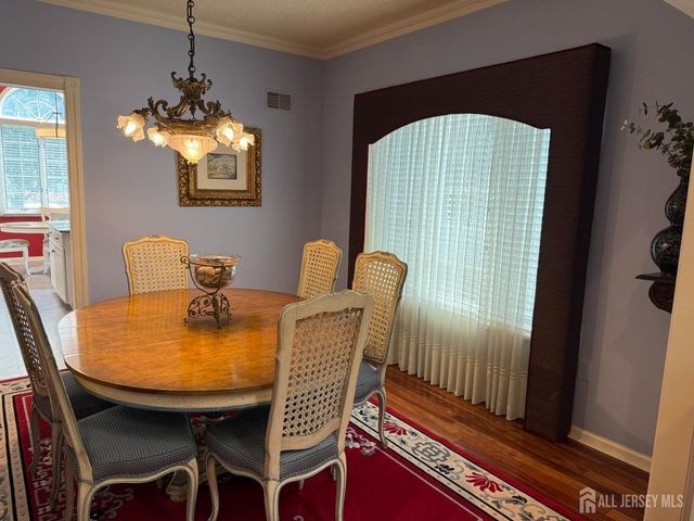 8 Wakefield Court, Monroe, NJ 08831