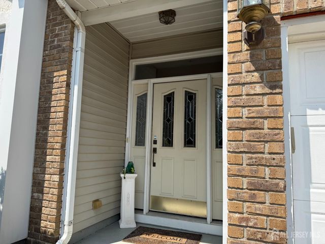 8 Wakefield Court, Monroe, NJ 08831