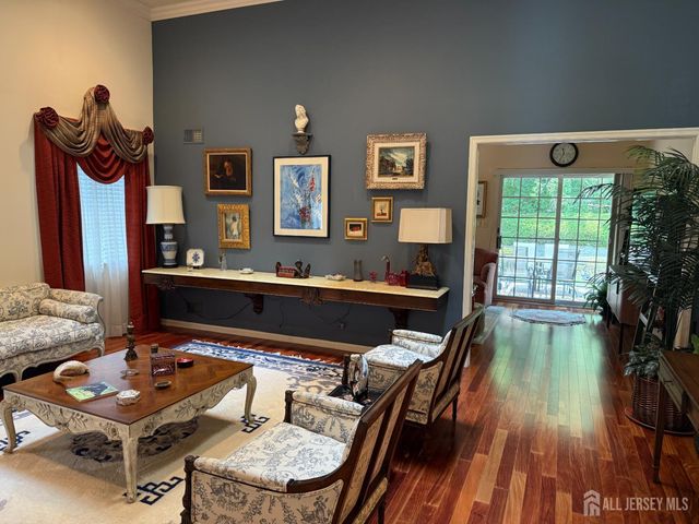 8 Wakefield Court, Monroe, NJ 08831