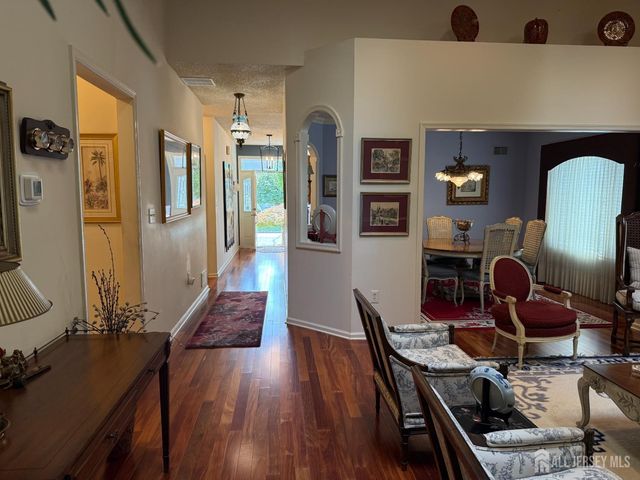 8 Wakefield Court, Monroe, NJ 08831
