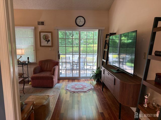 8 Wakefield Court, Monroe, NJ 08831