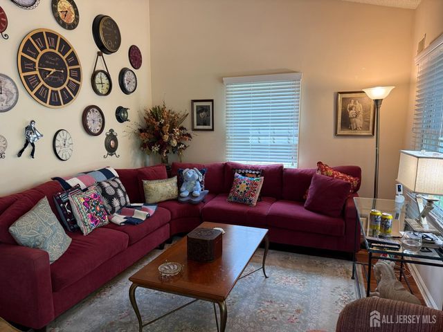 8 Wakefield Court, Monroe, NJ 08831