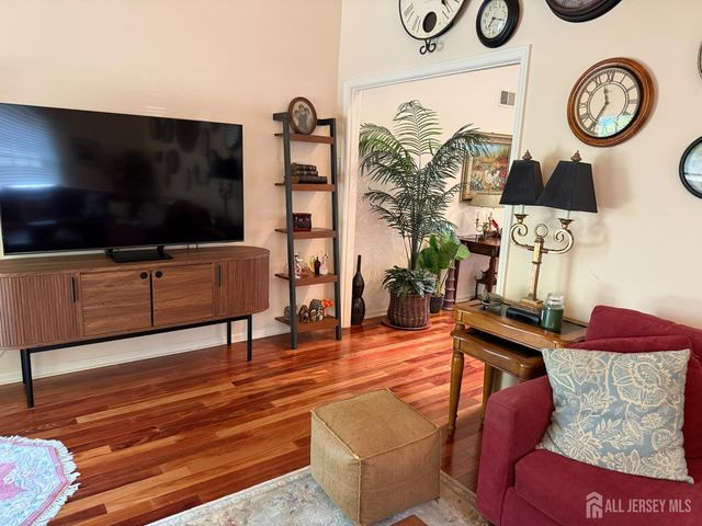 8 Wakefield Court, Monroe, NJ 08831