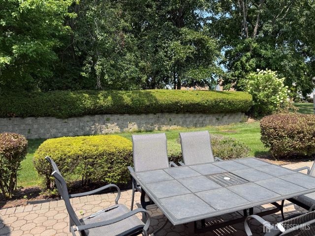 8 Wakefield Court, Monroe, NJ 08831