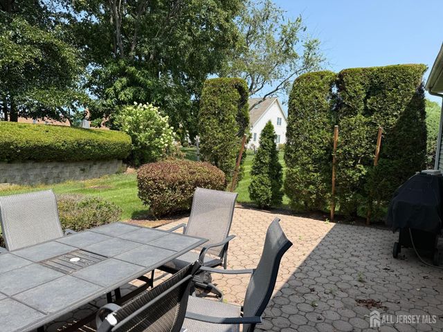 8 Wakefield Court, Monroe, NJ 08831