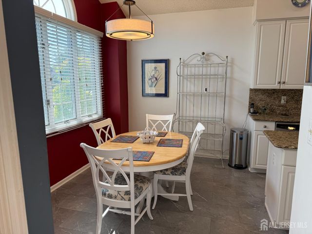 8 Wakefield Court, Monroe, NJ 08831