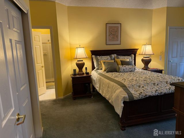 8 Wakefield Court, Monroe, NJ 08831
