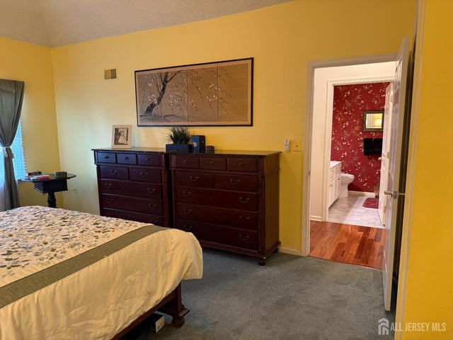 8 Wakefield Court, Monroe, NJ 08831