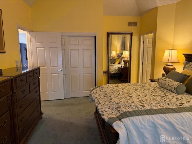 8 Wakefield Court, Monroe, NJ 08831