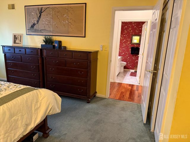8 Wakefield Court, Monroe, NJ 08831