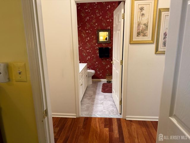 8 Wakefield Court, Monroe, NJ 08831