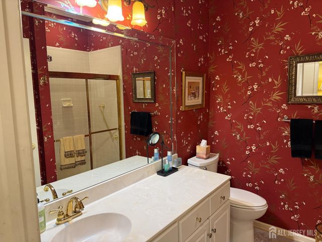 8 Wakefield Court, Monroe, NJ 08831
