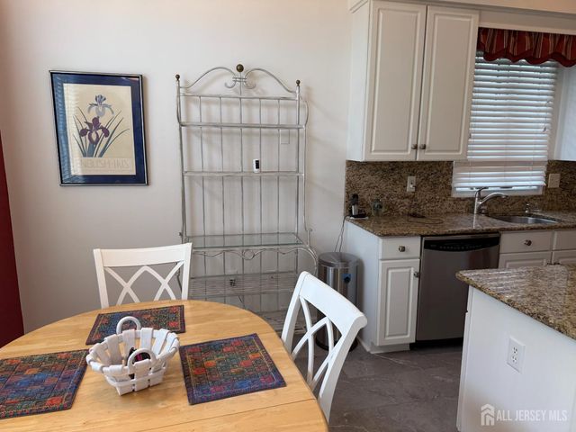 8 Wakefield Court, Monroe, NJ 08831