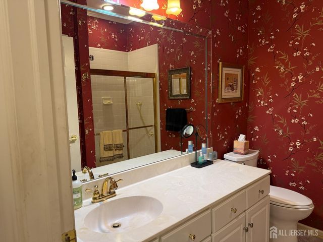 8 Wakefield Court, Monroe, NJ 08831