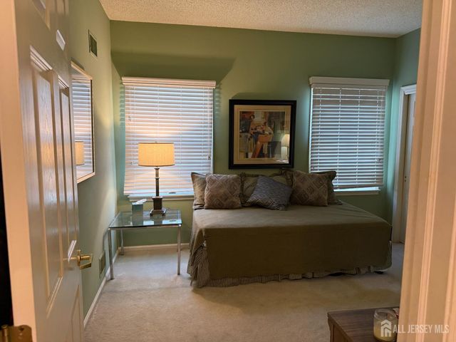 8 Wakefield Court, Monroe, NJ 08831