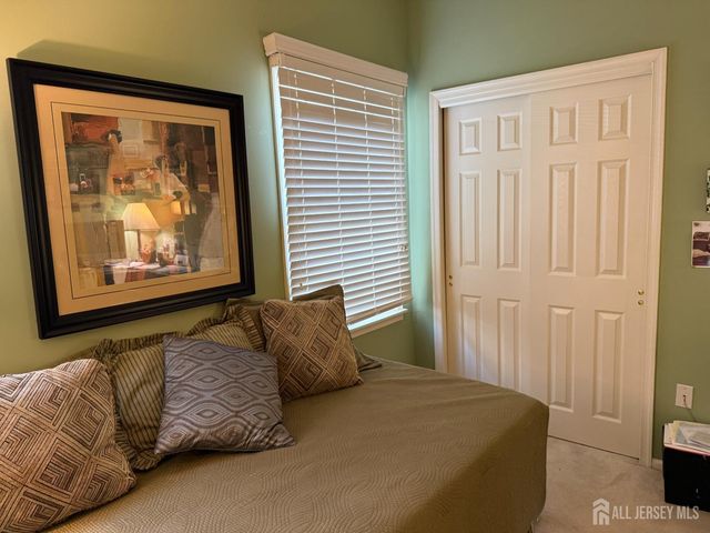 8 Wakefield Court, Monroe, NJ 08831