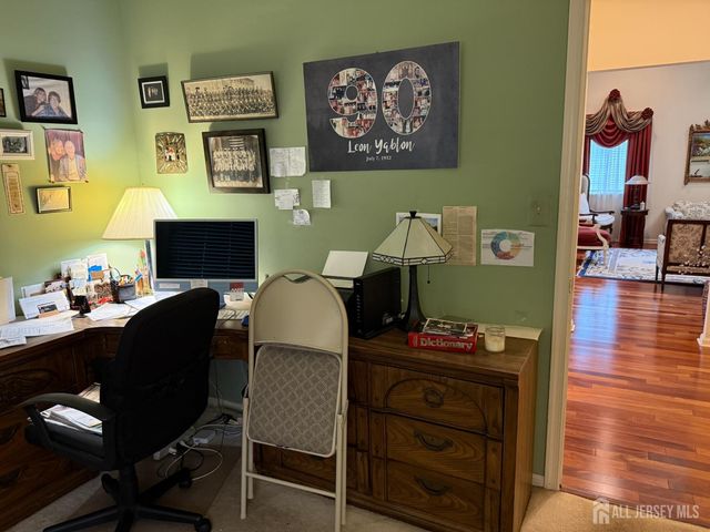 8 Wakefield Court, Monroe, NJ 08831