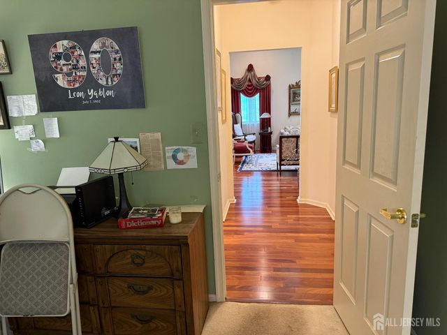 8 Wakefield Court, Monroe, NJ 08831