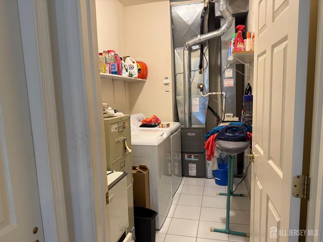 8 Wakefield Court, Monroe, NJ 08831