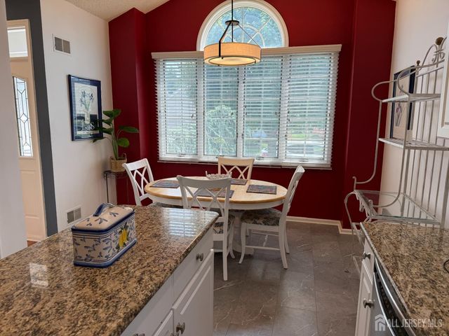 8 Wakefield Court, Monroe, NJ 08831