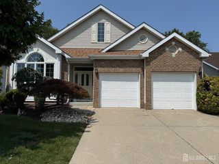 8 Wakefield Court, Monroe, NJ 08831