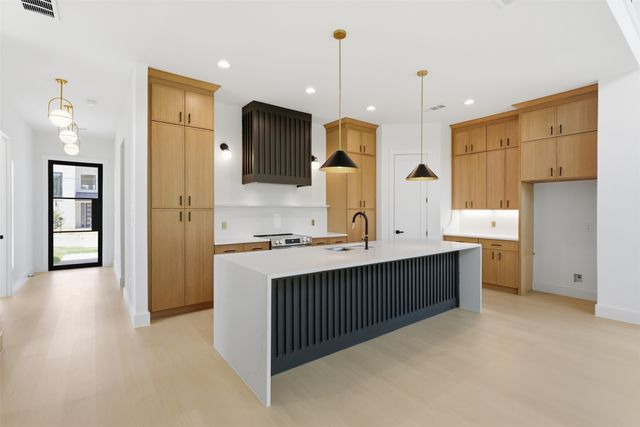 1414 Doyle Avenue, Dallas, TX 75203