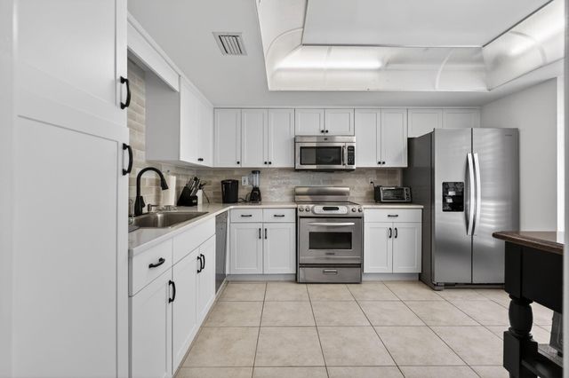 479 Brackenwood Lane N, Palm Beach Gardens, FL 33418