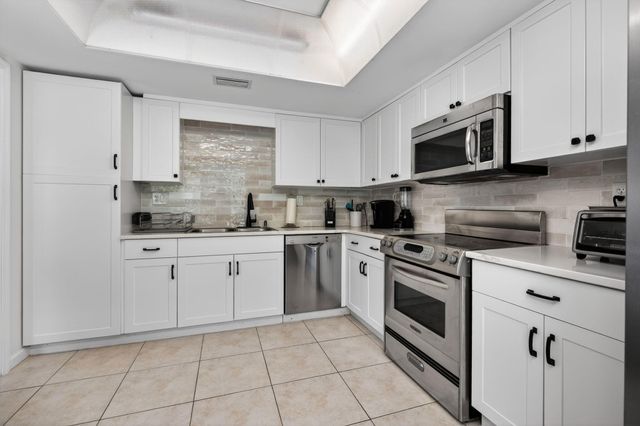 479 Brackenwood Lane N, Palm Beach Gardens, FL 33418