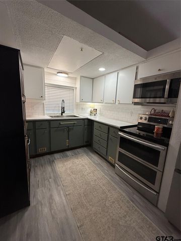 7122 Blackhawk Drive, Mabank, TX 75156