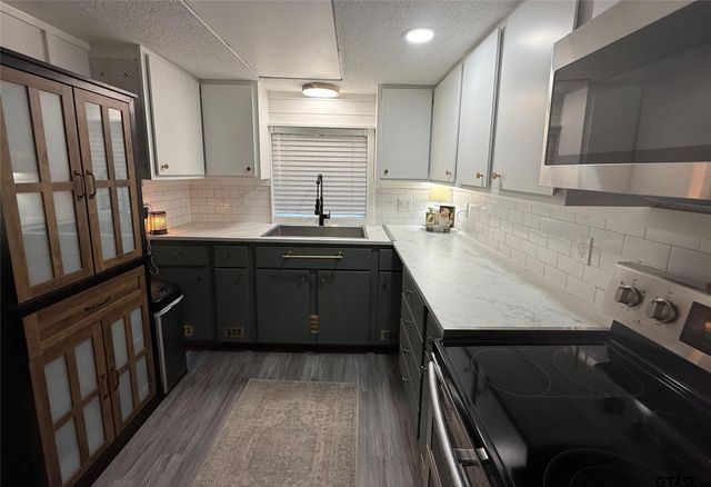 7122 Blackhawk Drive, Mabank, TX 75156