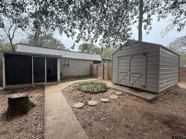 7122 Blackhawk Drive, Mabank, TX 75156