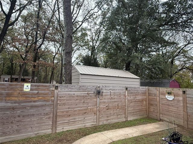 7122 Blackhawk Drive, Mabank, TX 75156