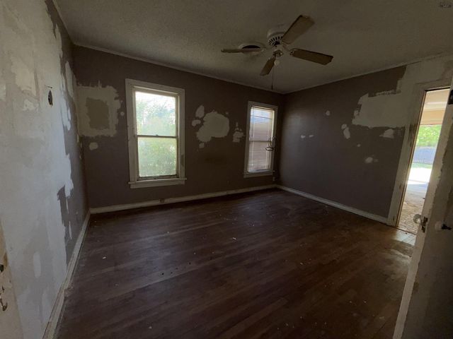 1713 DAYTON AVENUE, Wichita Falls, TX 76301