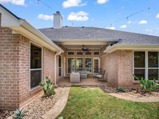 148 Saddle Brook Drive, Hudson Oaks, TX 76087