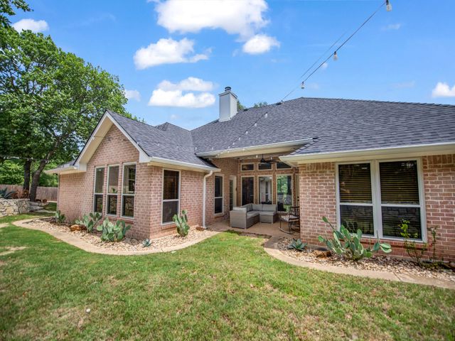 148 Saddle Brook Drive, Hudson Oaks, TX 76087