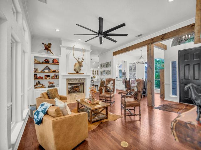 148 Saddle Brook Drive, Hudson Oaks, TX 76087