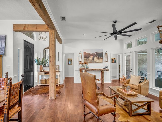 148 Saddle Brook Drive, Hudson Oaks, TX 76087