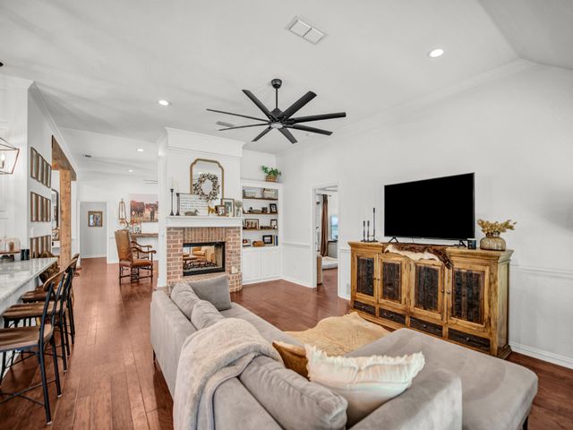 148 Saddle Brook Drive, Hudson Oaks, TX 76087