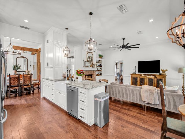 148 Saddle Brook Drive, Hudson Oaks, TX 76087