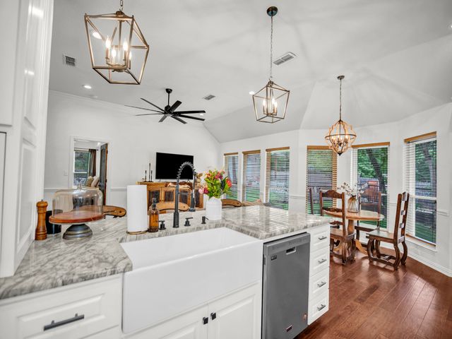 148 Saddle Brook Drive, Hudson Oaks, TX 76087