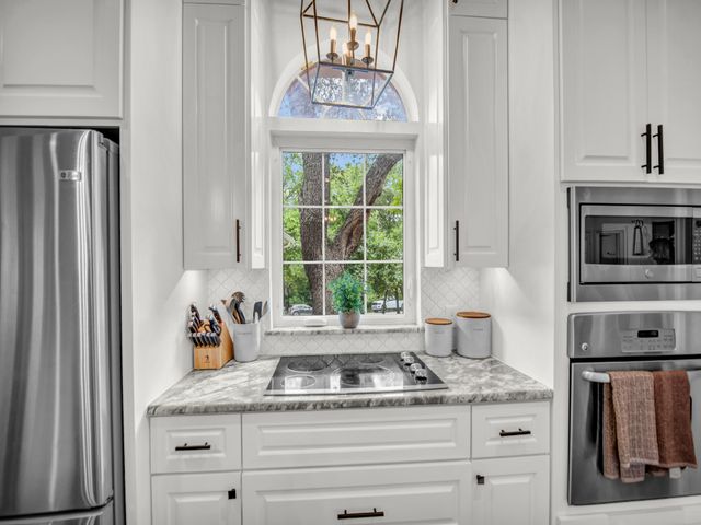 148 Saddle Brook Drive, Hudson Oaks, TX 76087
