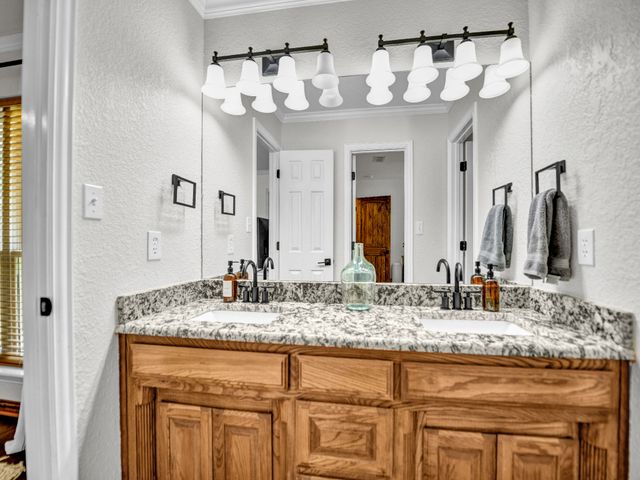 148 Saddle Brook Drive, Hudson Oaks, TX 76087