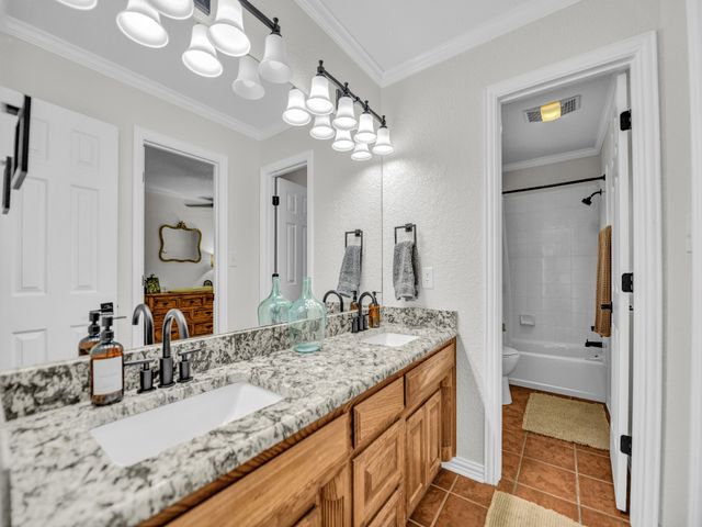 148 Saddle Brook Drive, Hudson Oaks, TX 76087