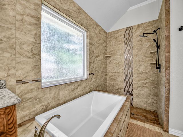 148 Saddle Brook Drive, Hudson Oaks, TX 76087